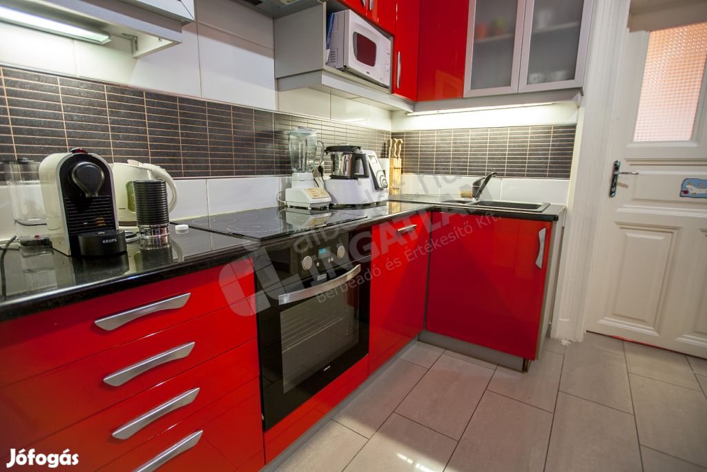 Kiadó Belső-Ferencvárosban a Közraktár utcán felújított 2
