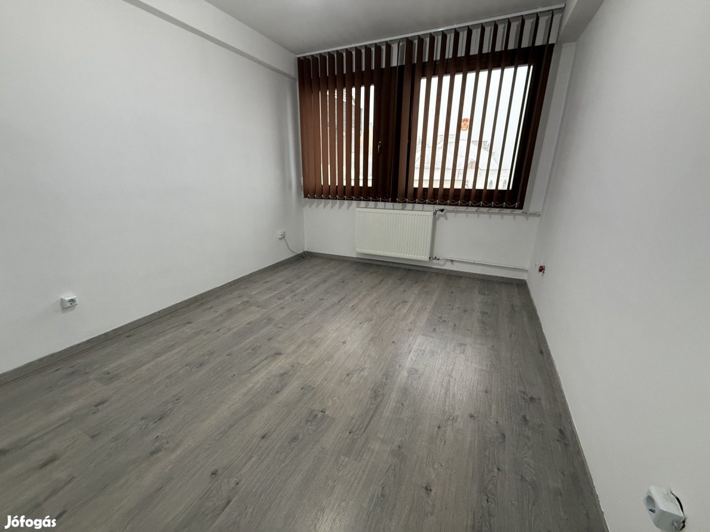 Kiadó Iroda, Veszprém 80.000 Ft