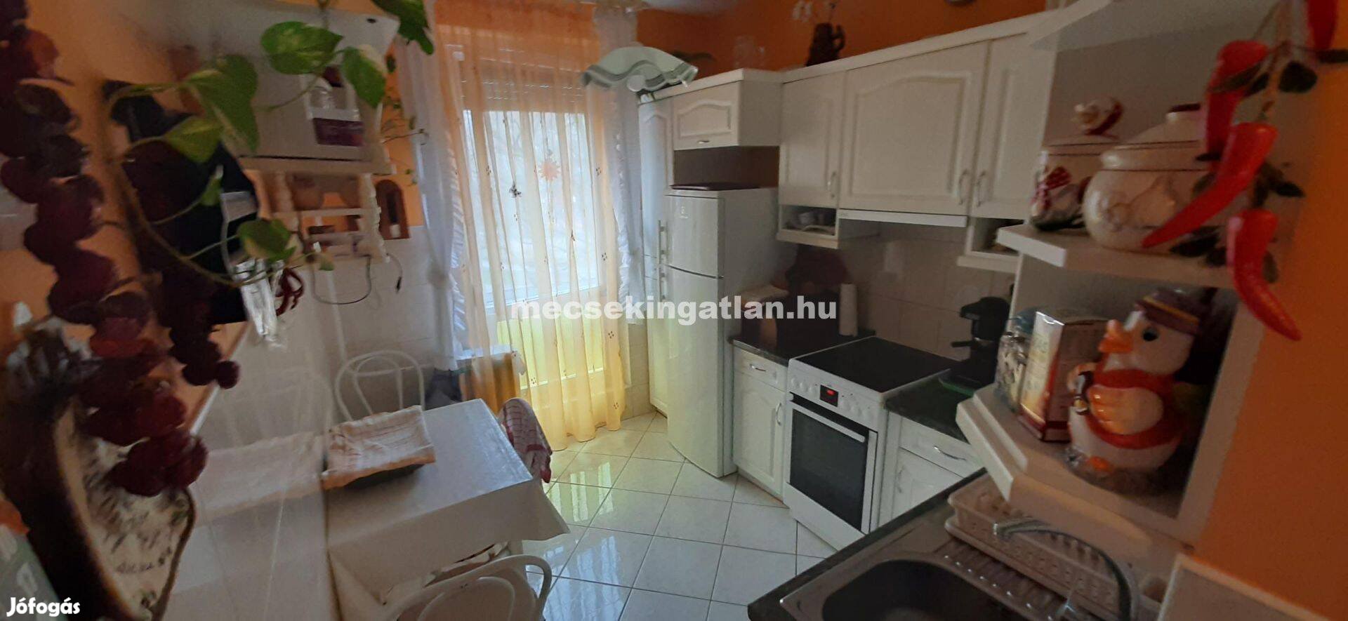 Kiadó Pécs Kertvárosban Eszék utcában berendezett szoba