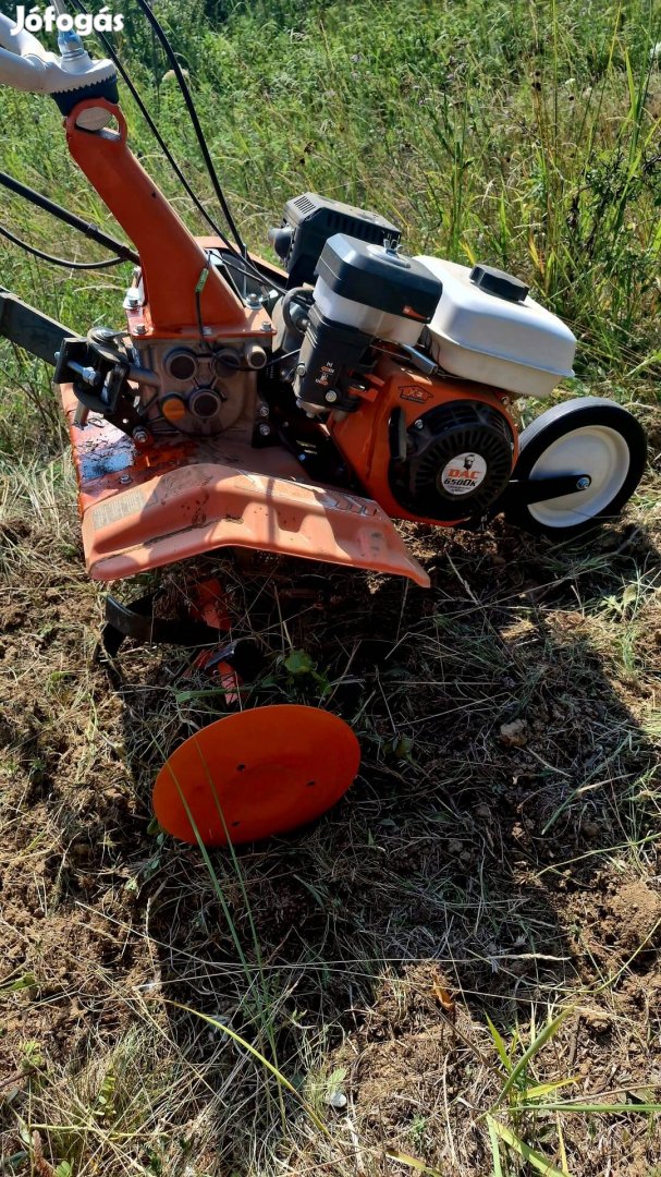 Kiadó Rotációs kapa! 7 le, 83 cm-es munkaszélesség, Négyütemű motor.