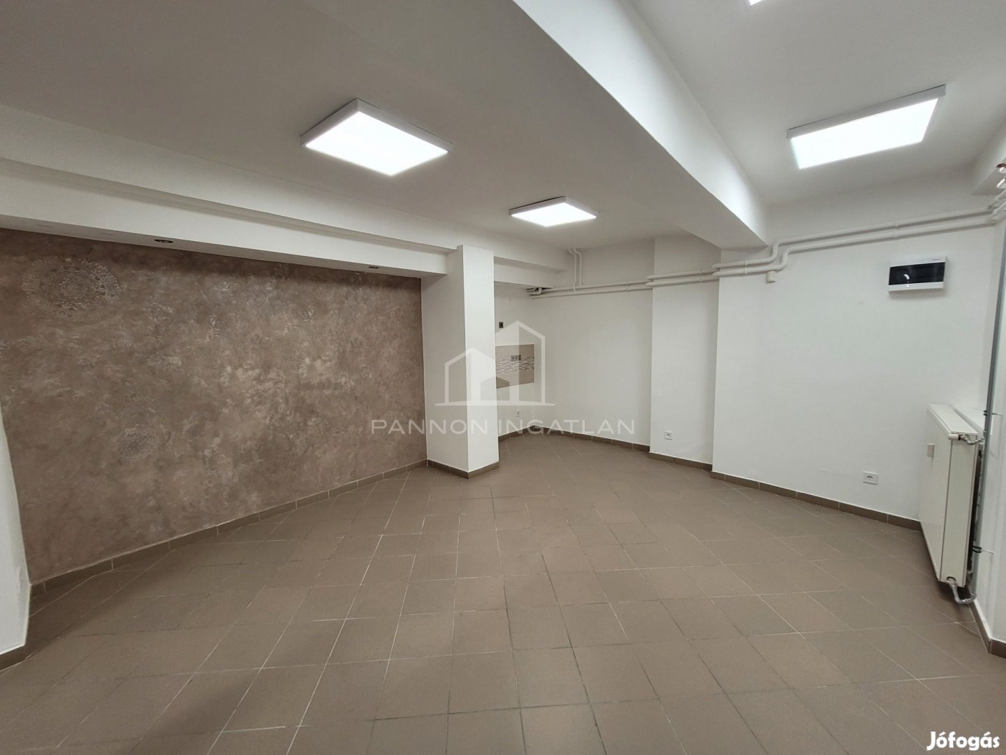 Kiadó Üzlethelyiség, Veszprém 130.000 Ft
