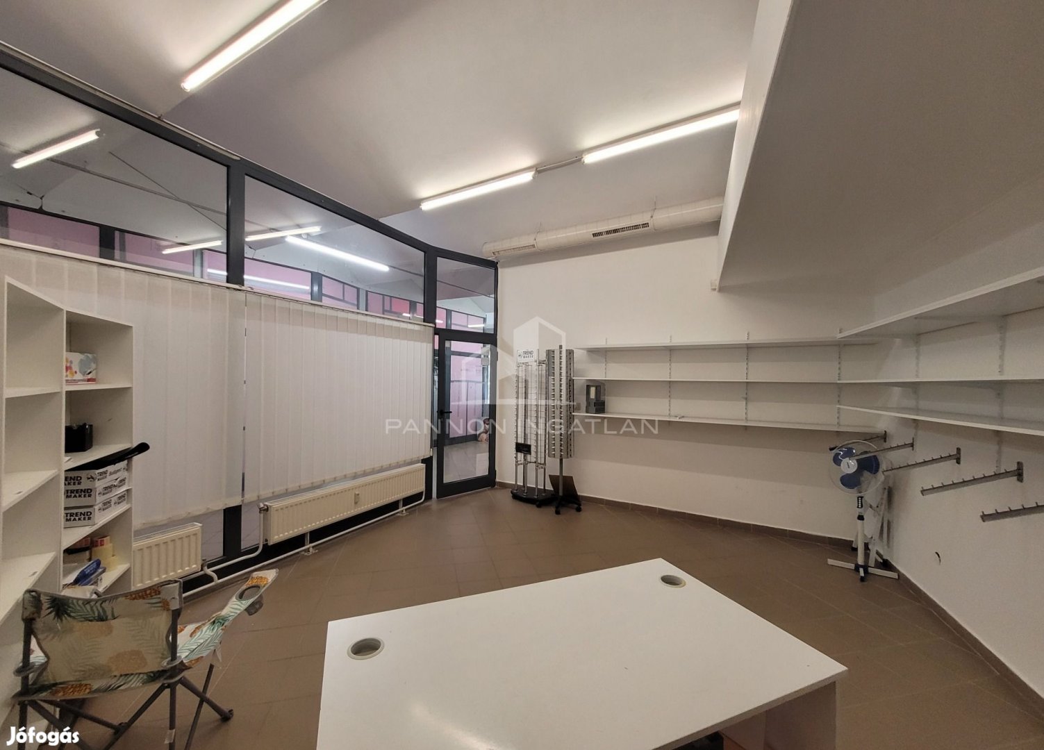 Kiadó Üzlethelyiség, Veszprém 80.000 Ft