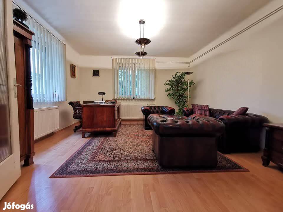 Kiadó a Hűvösvölgy úton 2 szobás lakás kocsibeállóval