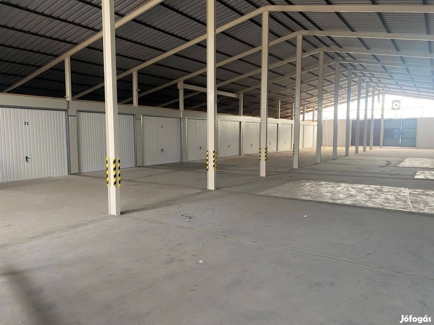 Kiadó eladó garázsok Kiskunhalas Keceli úton!
