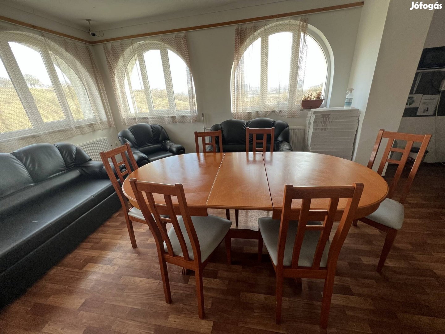 Kiadó hét szobás családi ház szálás