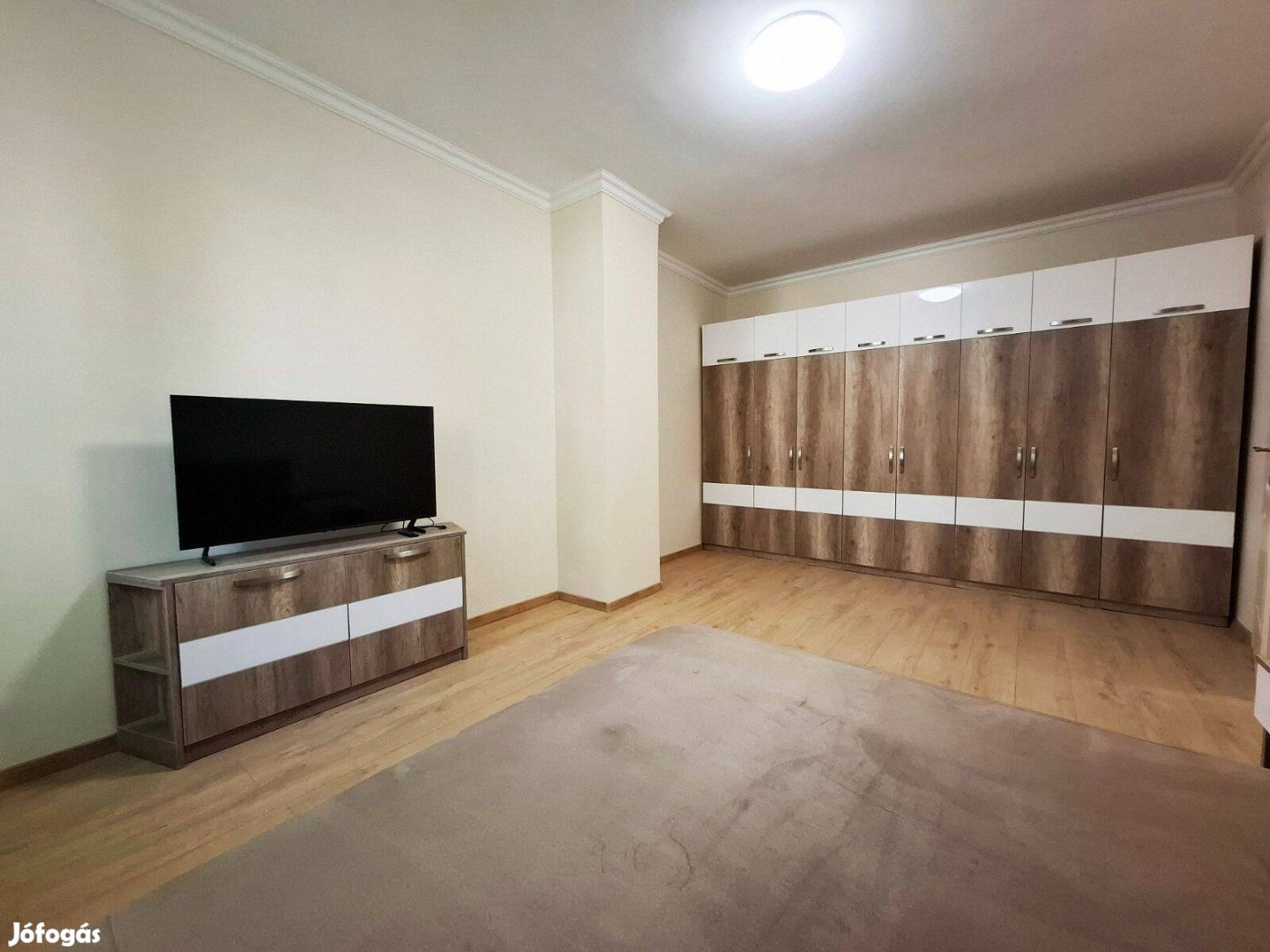 Kiadó igényes, 32 m2-es lakás a Vécsey utcán!