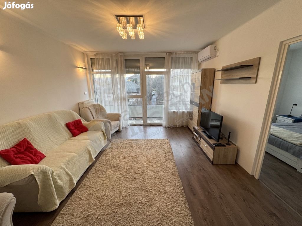 Kiadó panorámás, felújított lakás a Törökvész úton