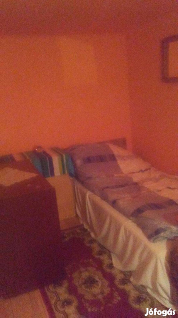 Kiadó pici szoba a Nyugatinál, fél havi kaucióval