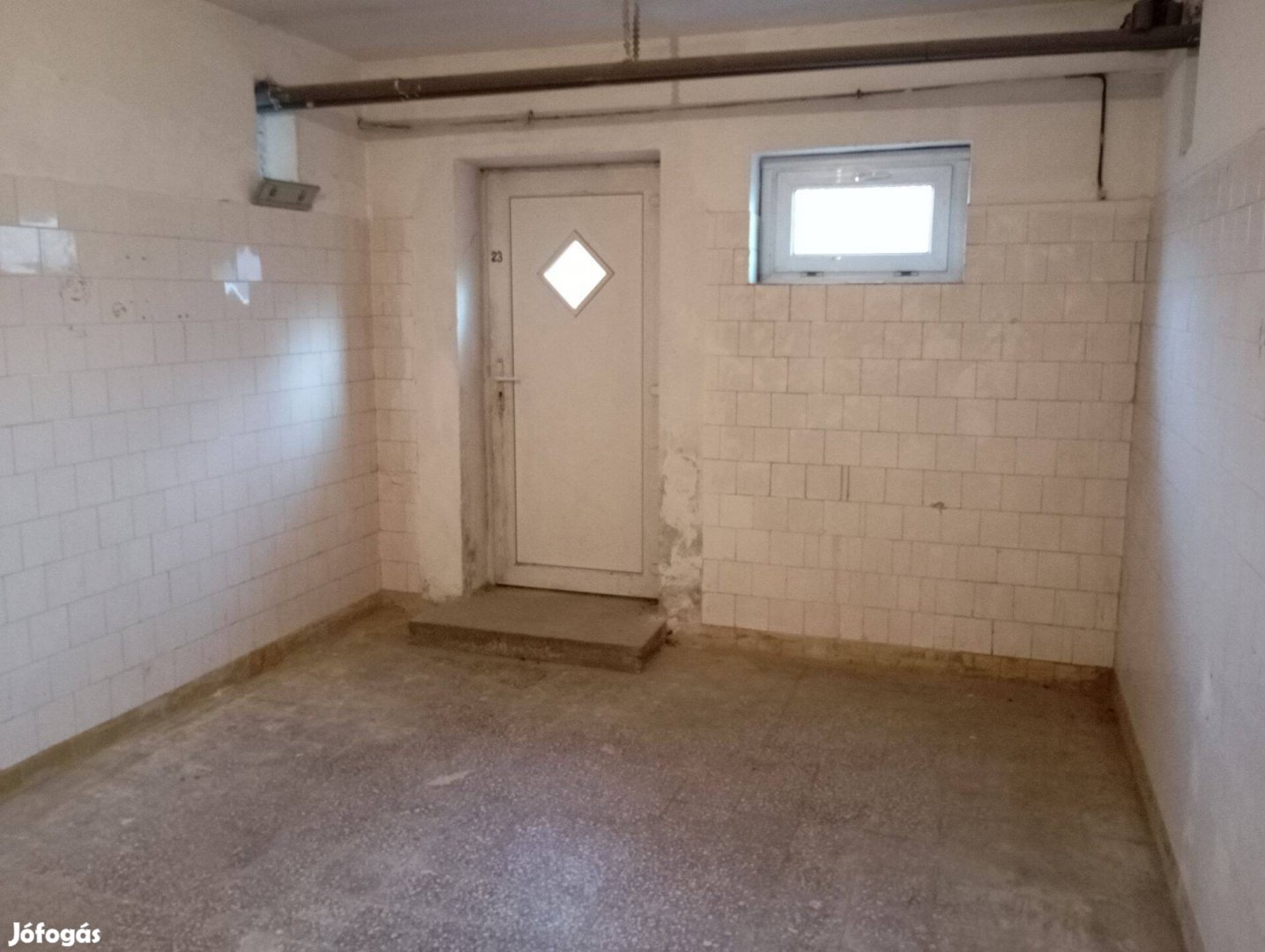 Kiadó raktártároló rövid illetve hosszú távra