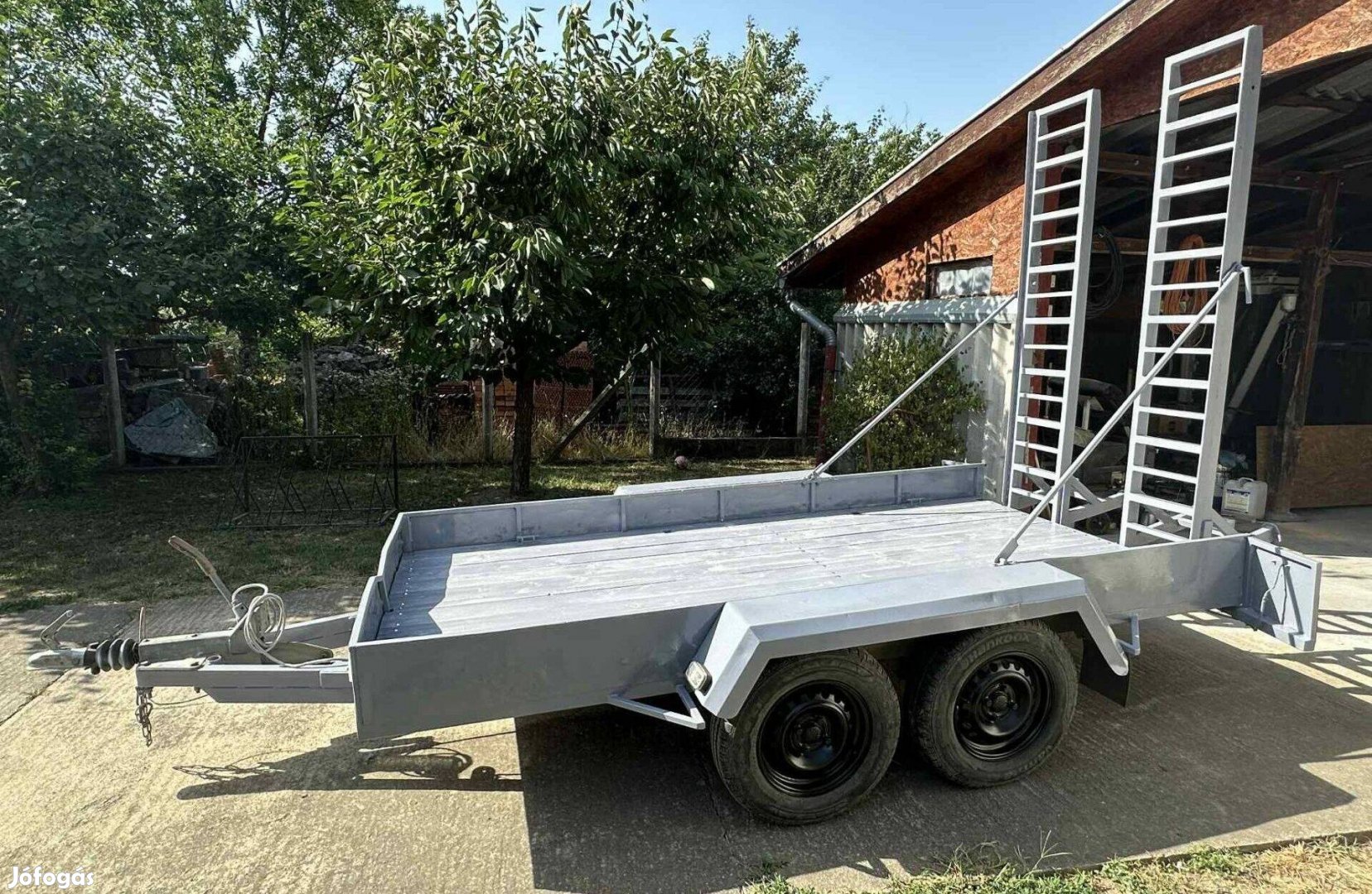 Kiadó tartósbérbe Egyedi 2RF-2000 | 2000kg teherbírású utánfutó