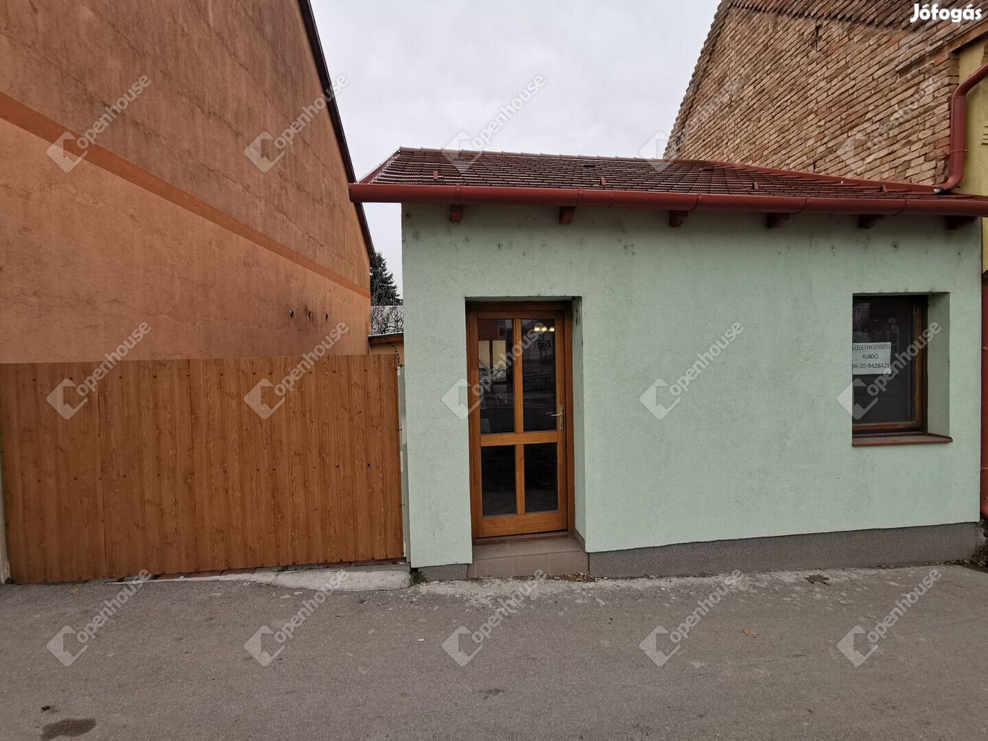Kiadó utcafronti üzlethelység az Alsóvárosban!