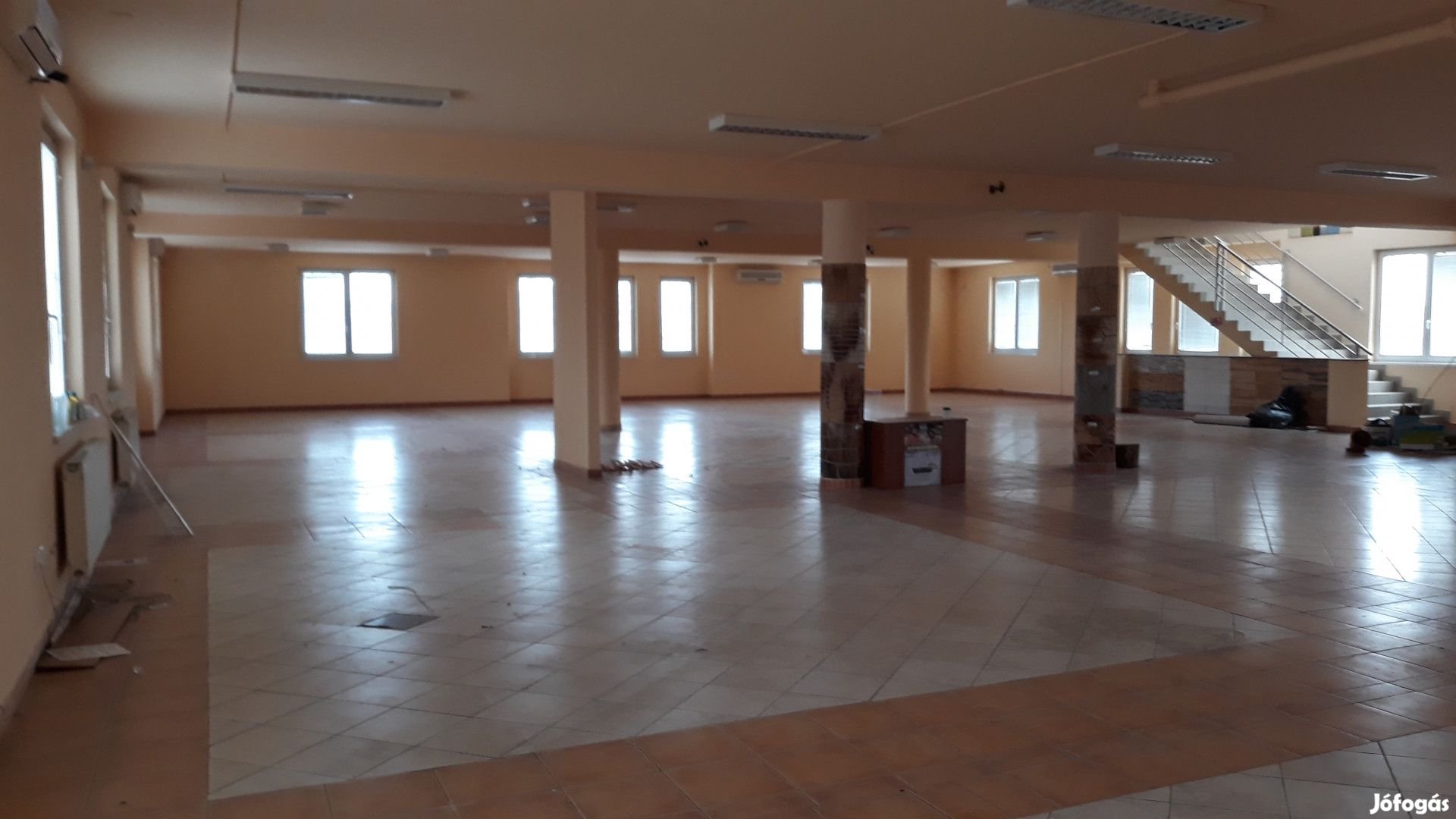 Kiadó üzlethelyiség, Eger