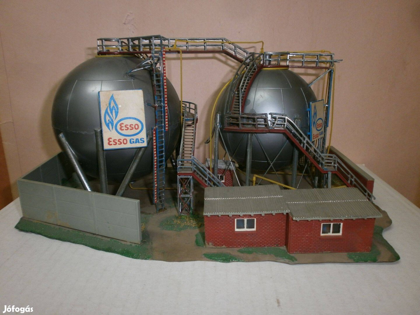 Kibri - "Esso" nagy folyekony gáztartályok -raktár -1:87 - ( F-116)