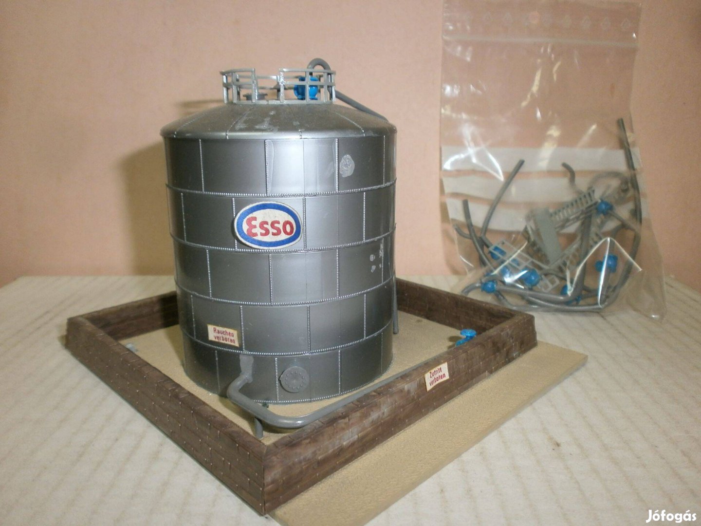 Kibri - "Esso" üzemanyg tartály - 1:87 - ( F-74)