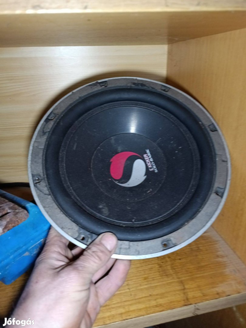 Kicker mélynyomó hangszoró