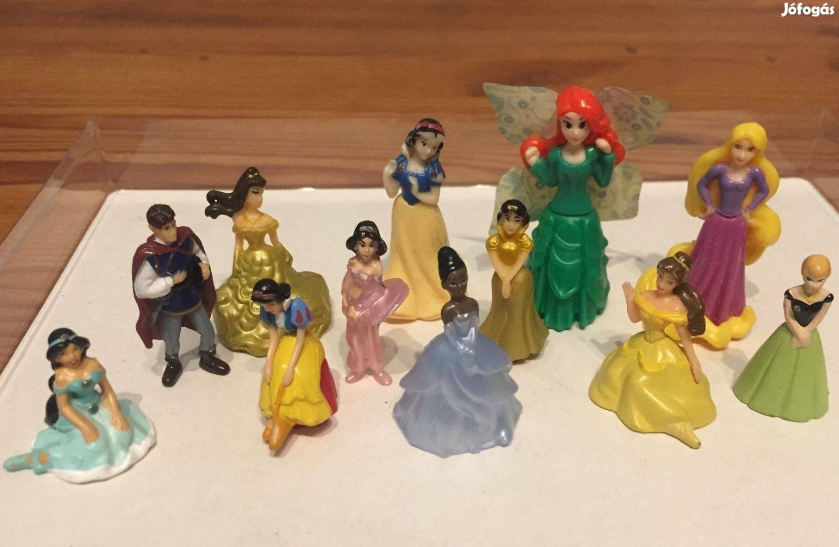 Kicsi Disney hercegnők és egy herceg figura