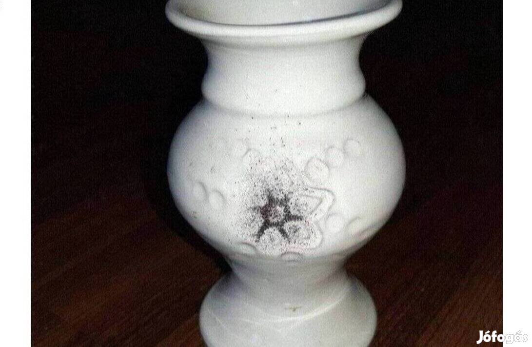 Kicsi kerámia váza