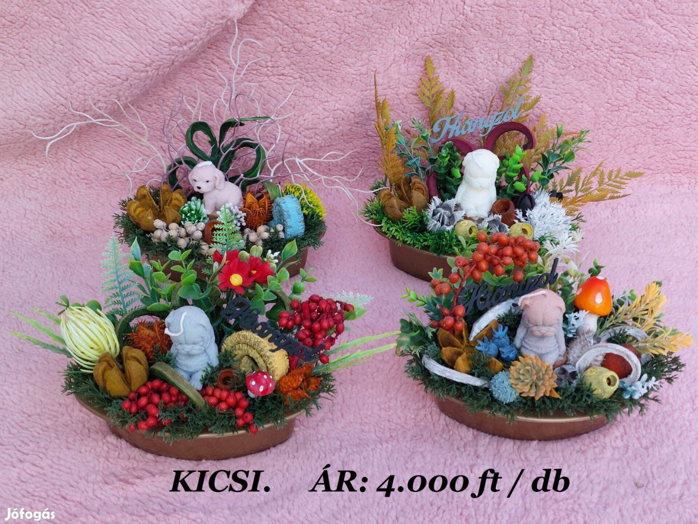 Kicsi sírdíszek, gazdagon díszítve