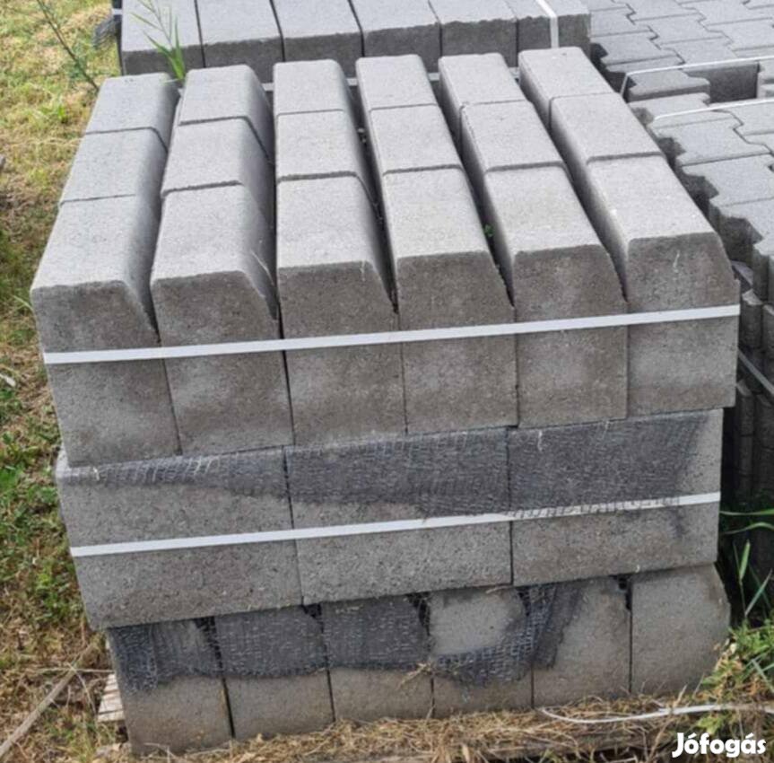 Kiemelt szegély szegélykő