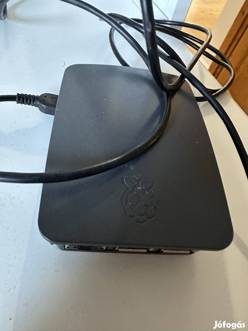 Kifogástalan állapotú Raspberry Pi 3 Model B tartozékaival eladó
