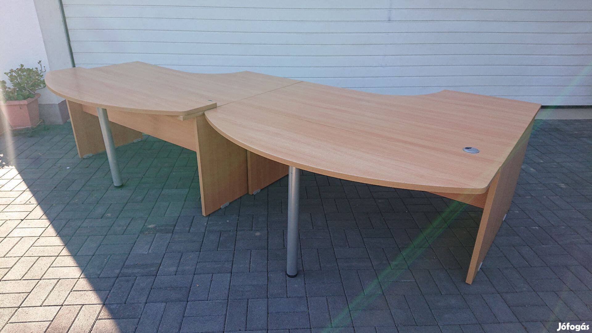 Kifogástalan állapotú bükk íróasztal 160x120x74cm-es méretben + toldat