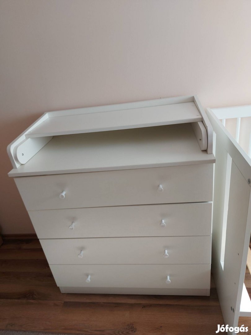 Kihajtható pelenkázó komód
