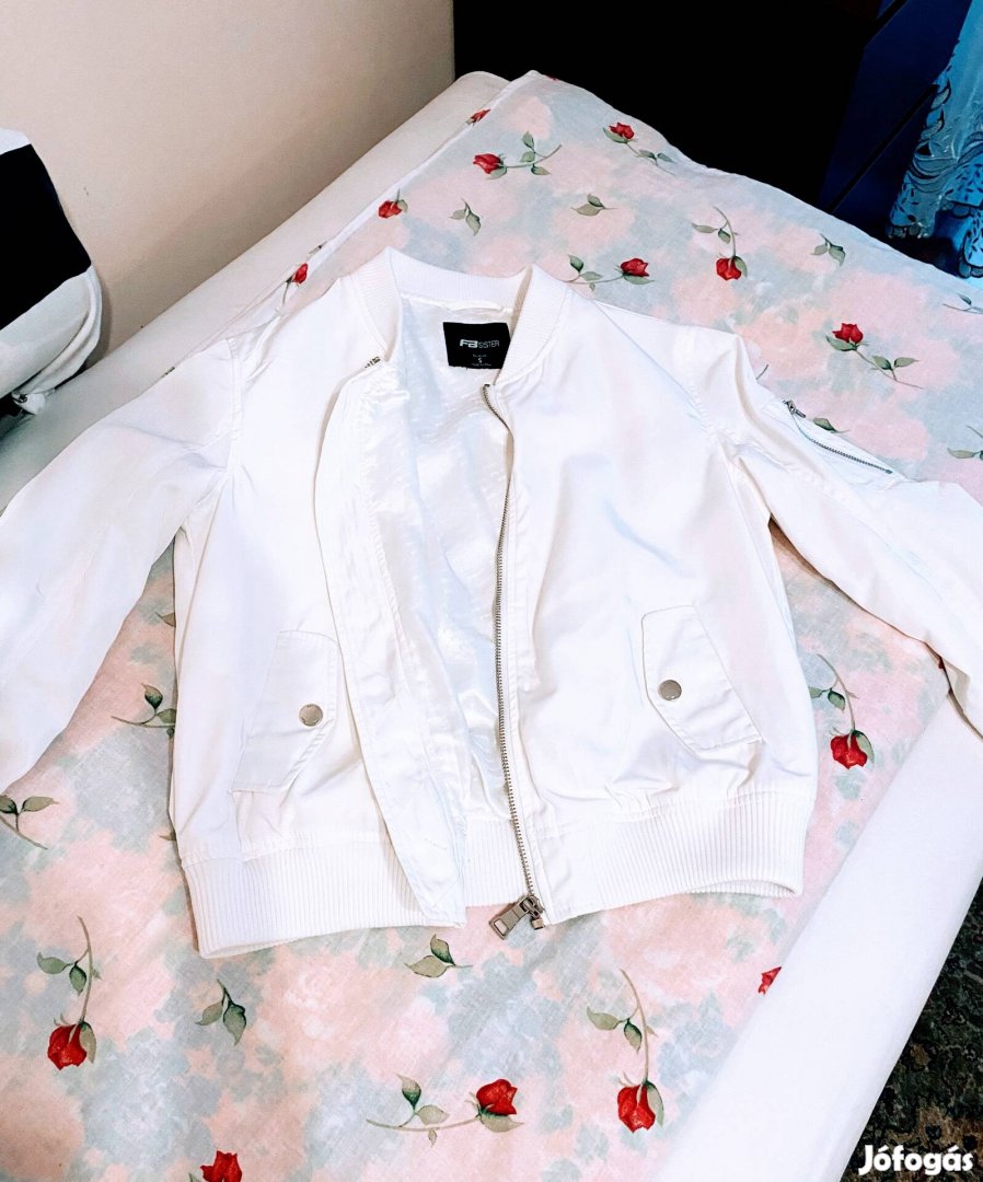 Kihasználatlanság miatt eladó új, fehér női lezser