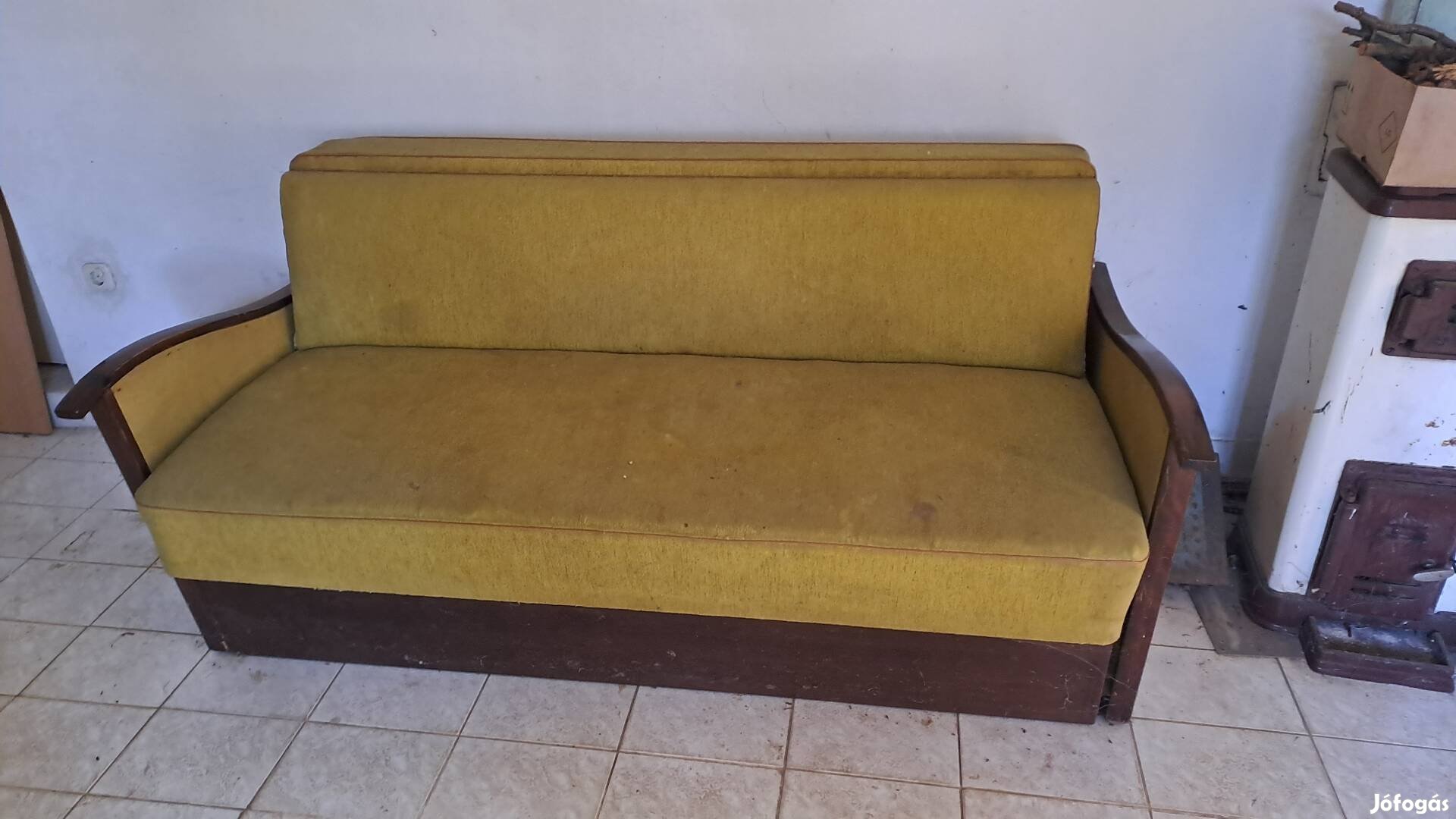 Kihúzható 2 személyes kanapé ingyen elvihető. 