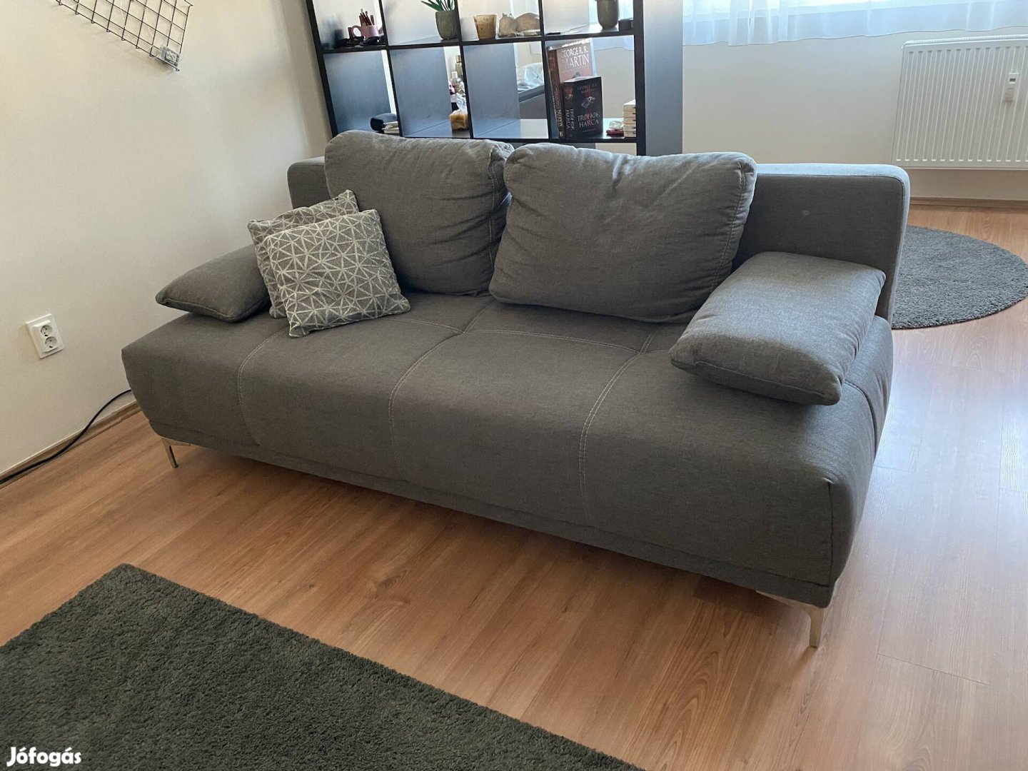 Kihúzható, ágyneműtartós kanapé