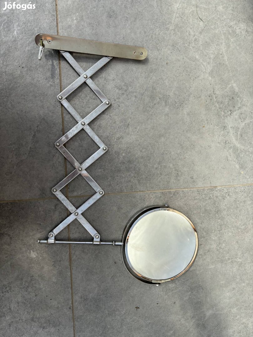 Kihúzható, felfúrható falitükör