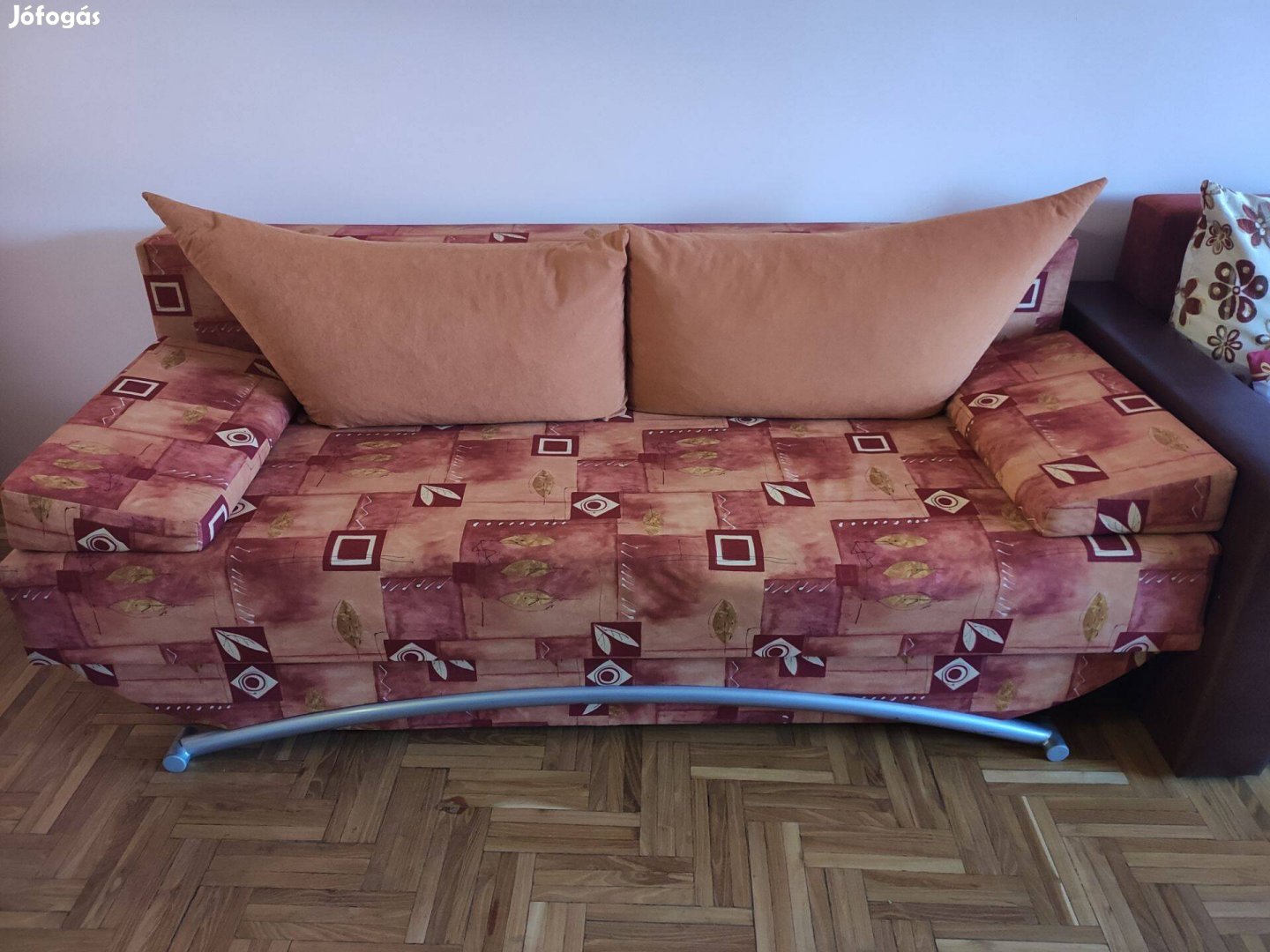 Kihúzható ágyneműtartós kanapé