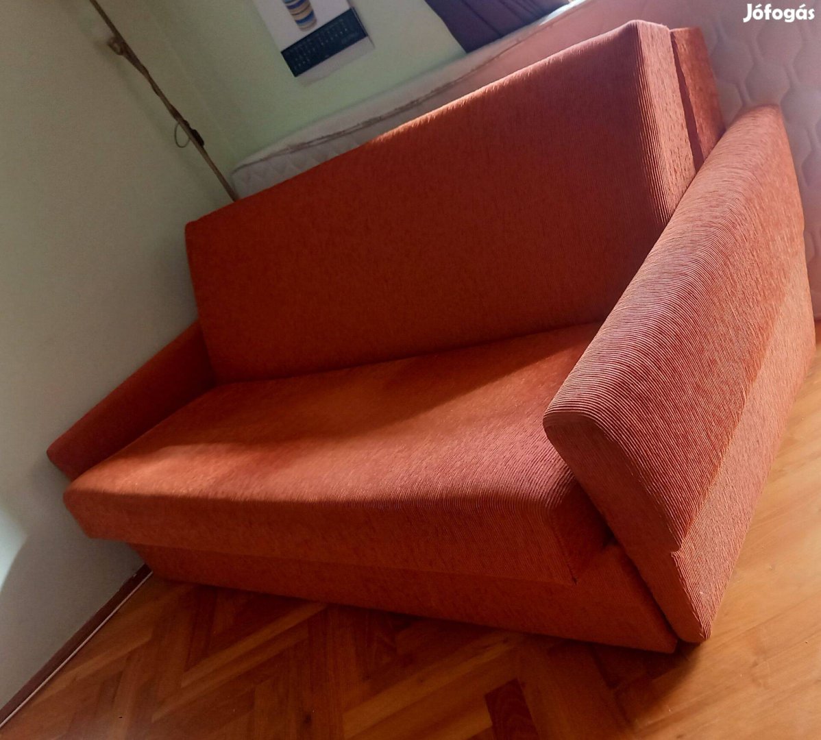 Kihúzható ágyneműtartós kanapé
