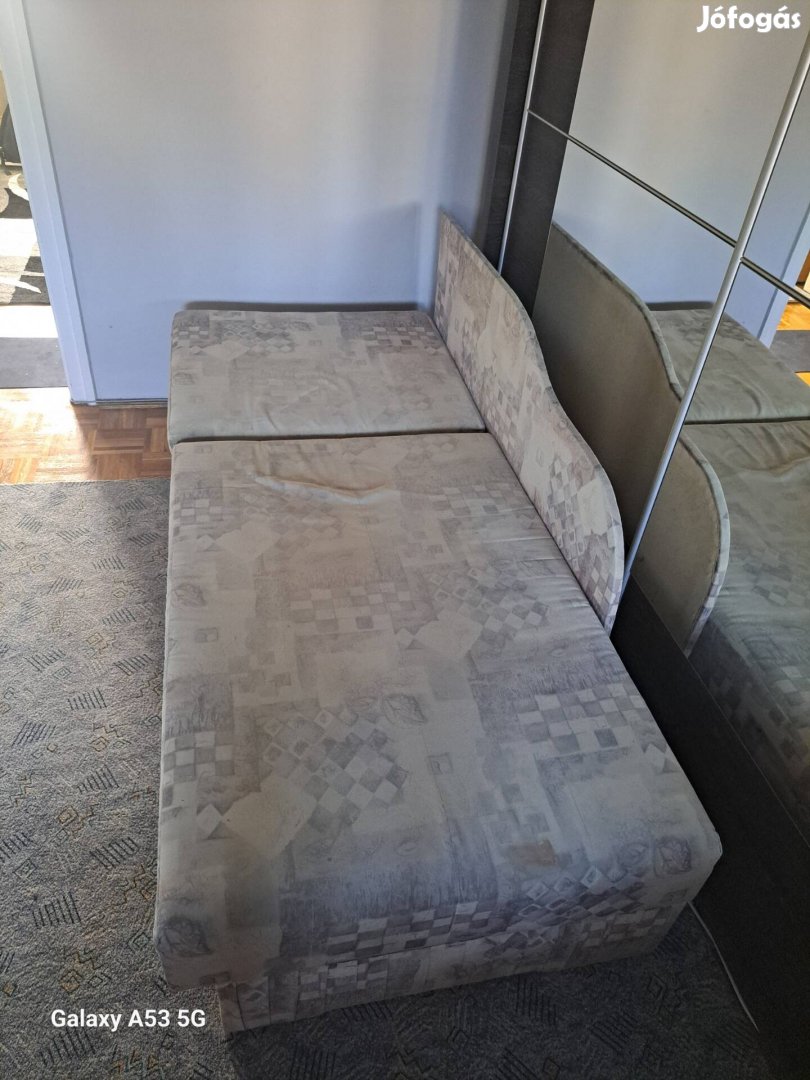 Kihúzható ágyneműtartós kanapéágy