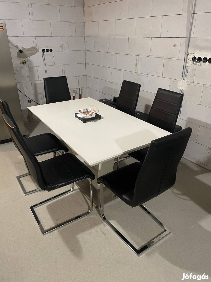 Kihúzható asztal 6 székkel