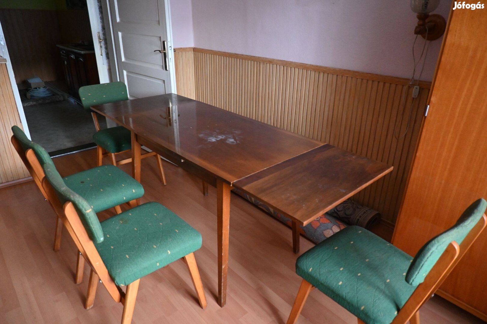 Kihúzható étkezőasztal + 4 szék