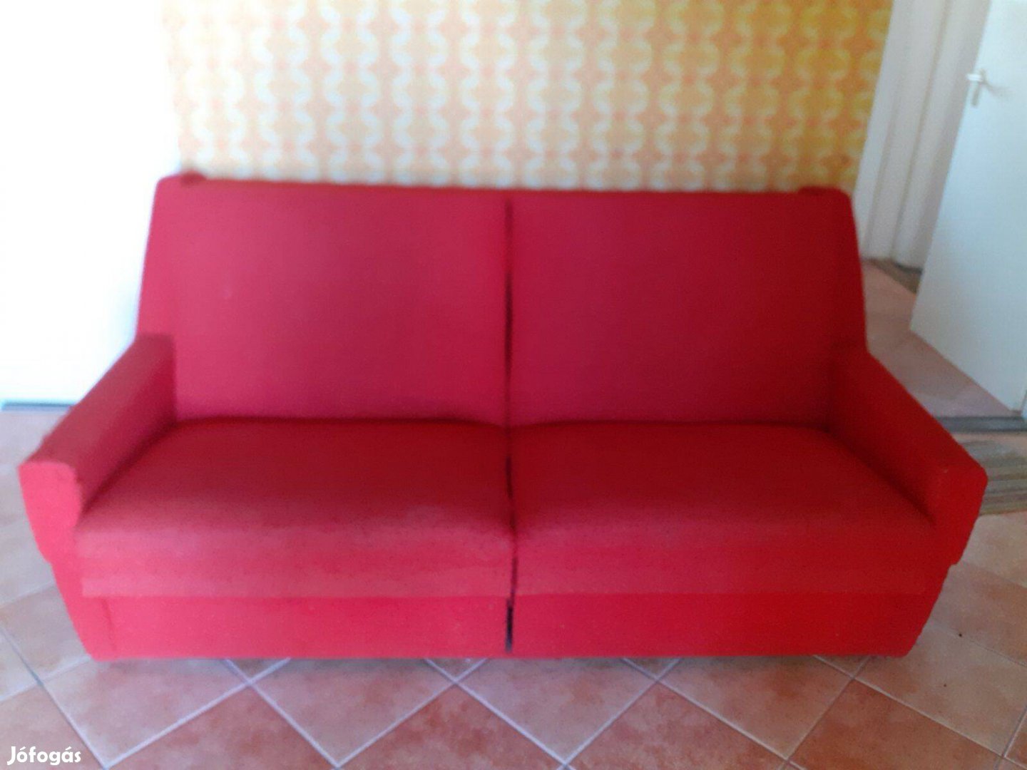 Kihúzható kanapé 2 személyes, ágyneműtartóval mindkét ülőrész alatt