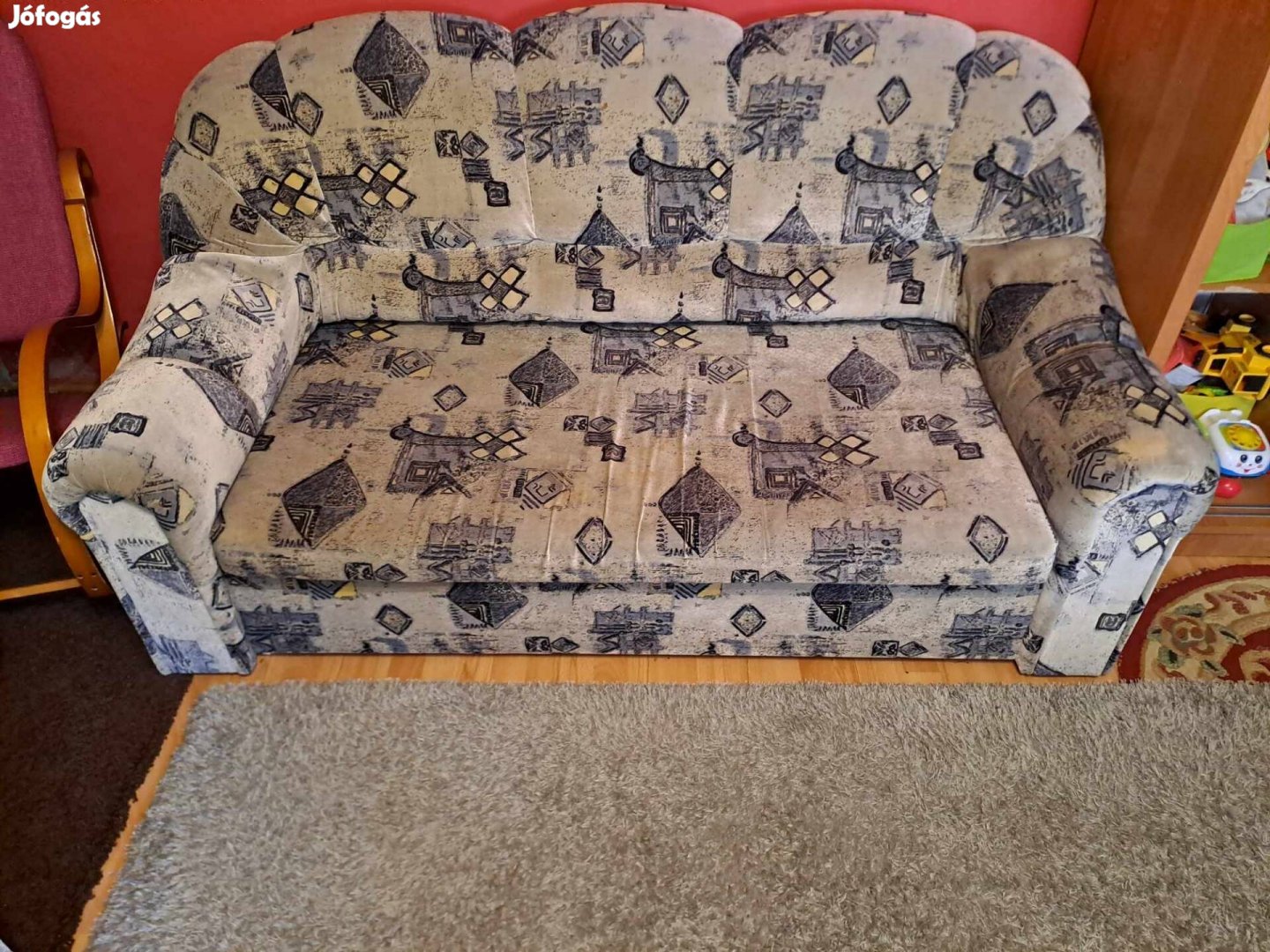 Kihúzható kanapé ágyneműtartós 