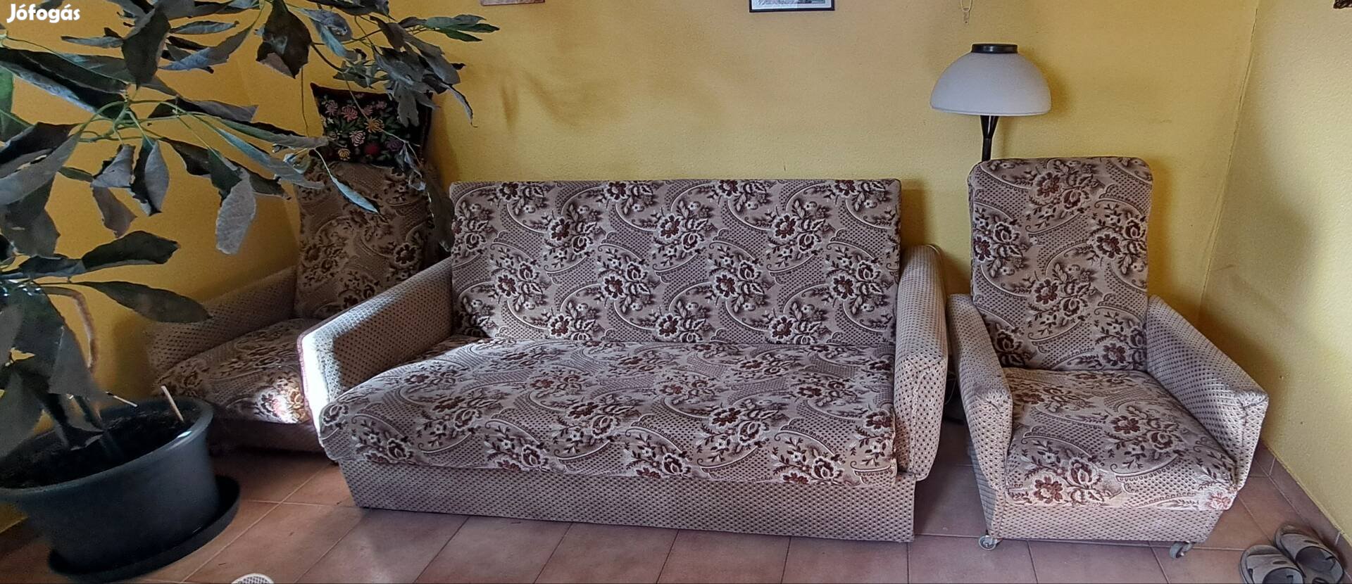 Kihúzható kanapé két fotellel