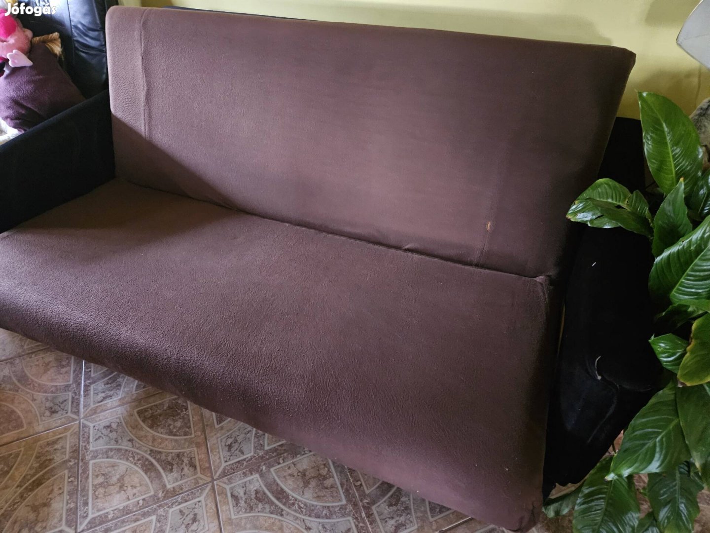 Kihúzható négyszemélyes kanapé+ 2 fotel