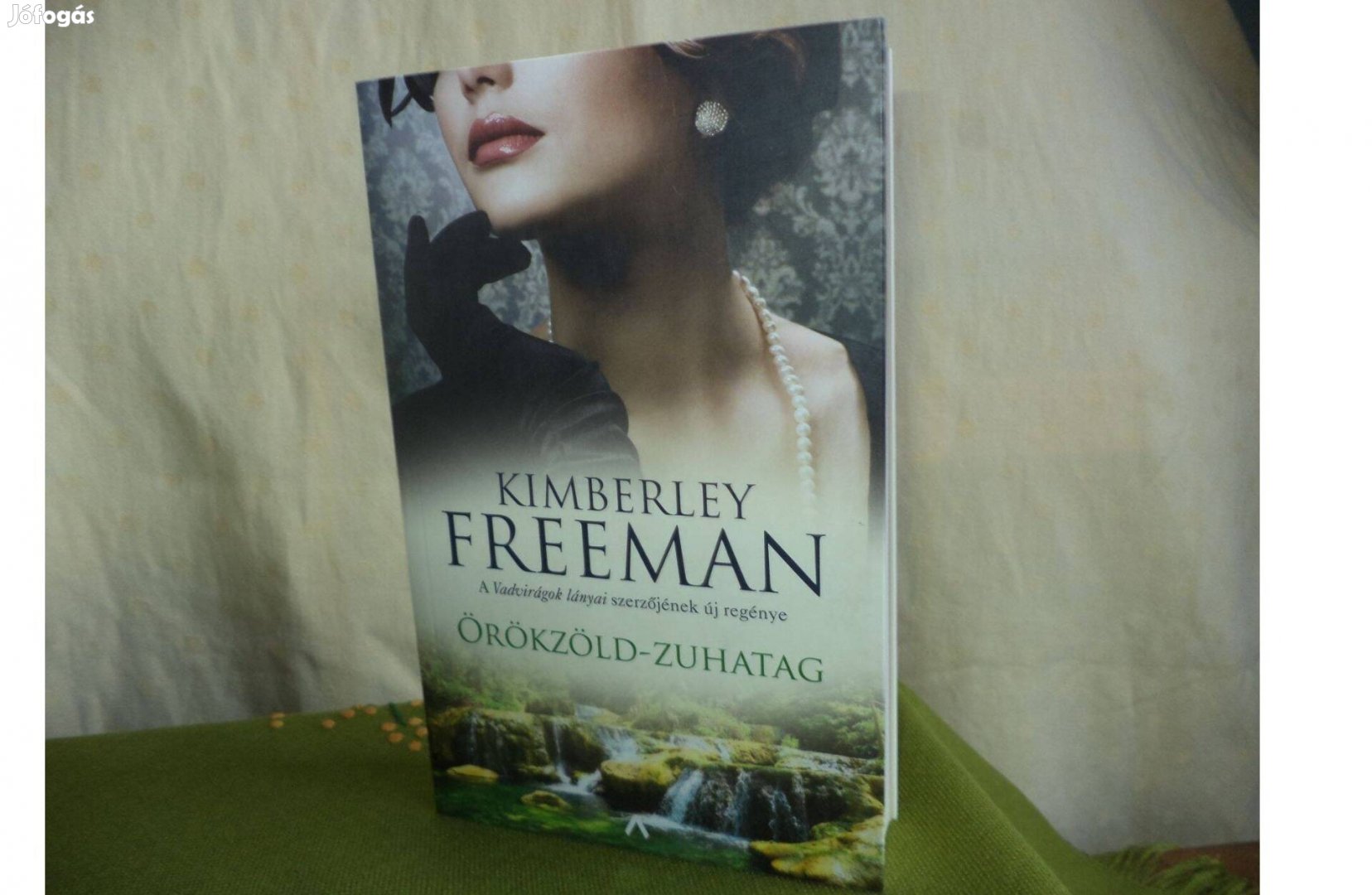 Kimberley Freeman Örökzöld-Zuhatag