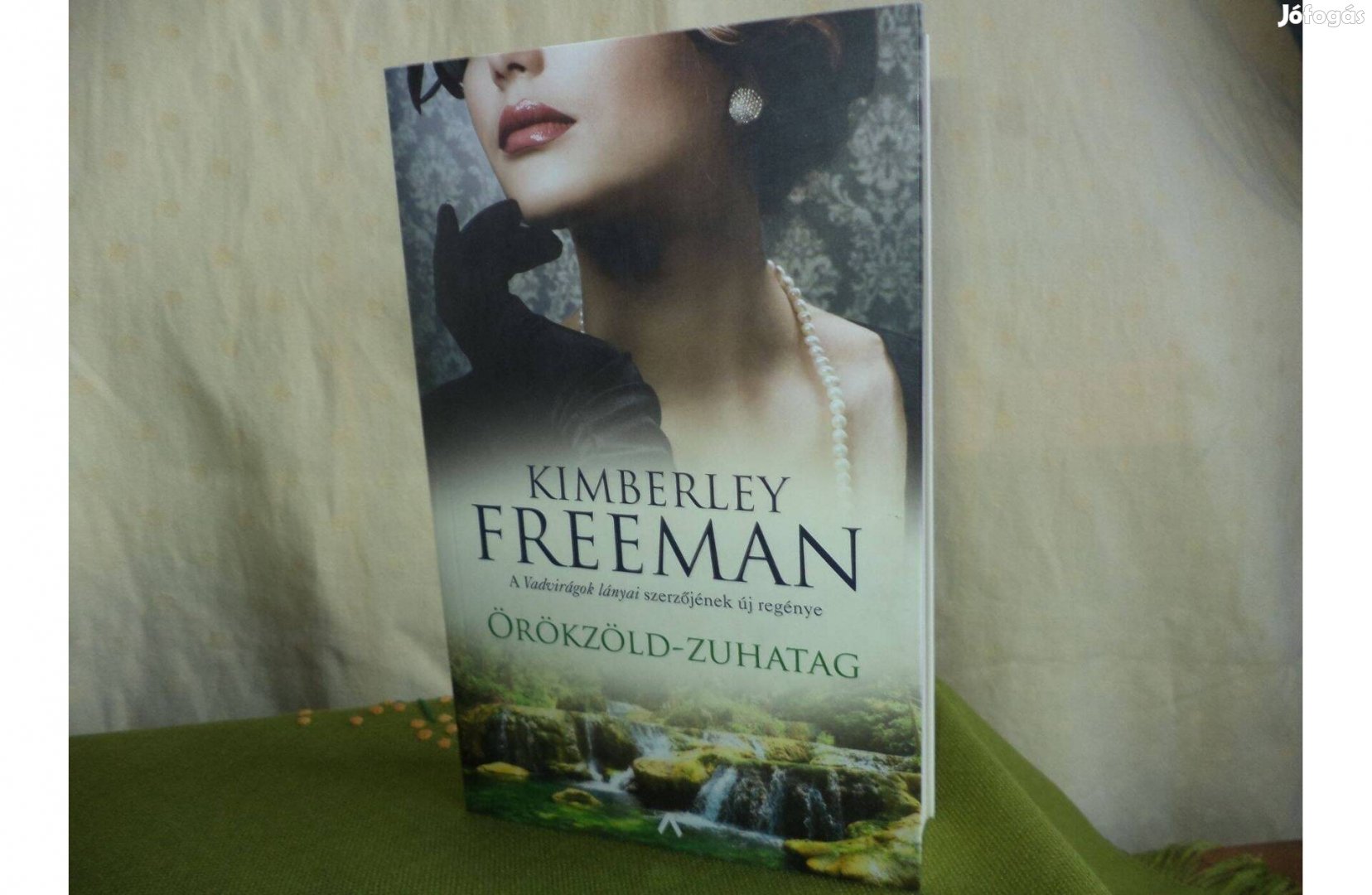 Kimberley Freeman Örökzöld-Zuhatag