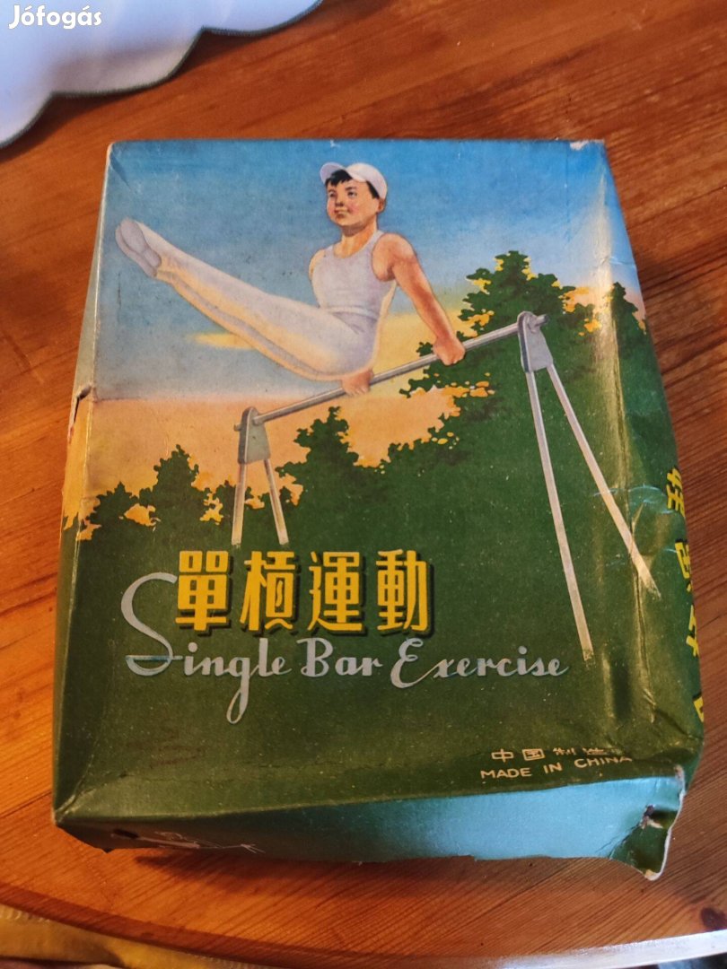 Kinai akrobata fiú lemez játék dobozával