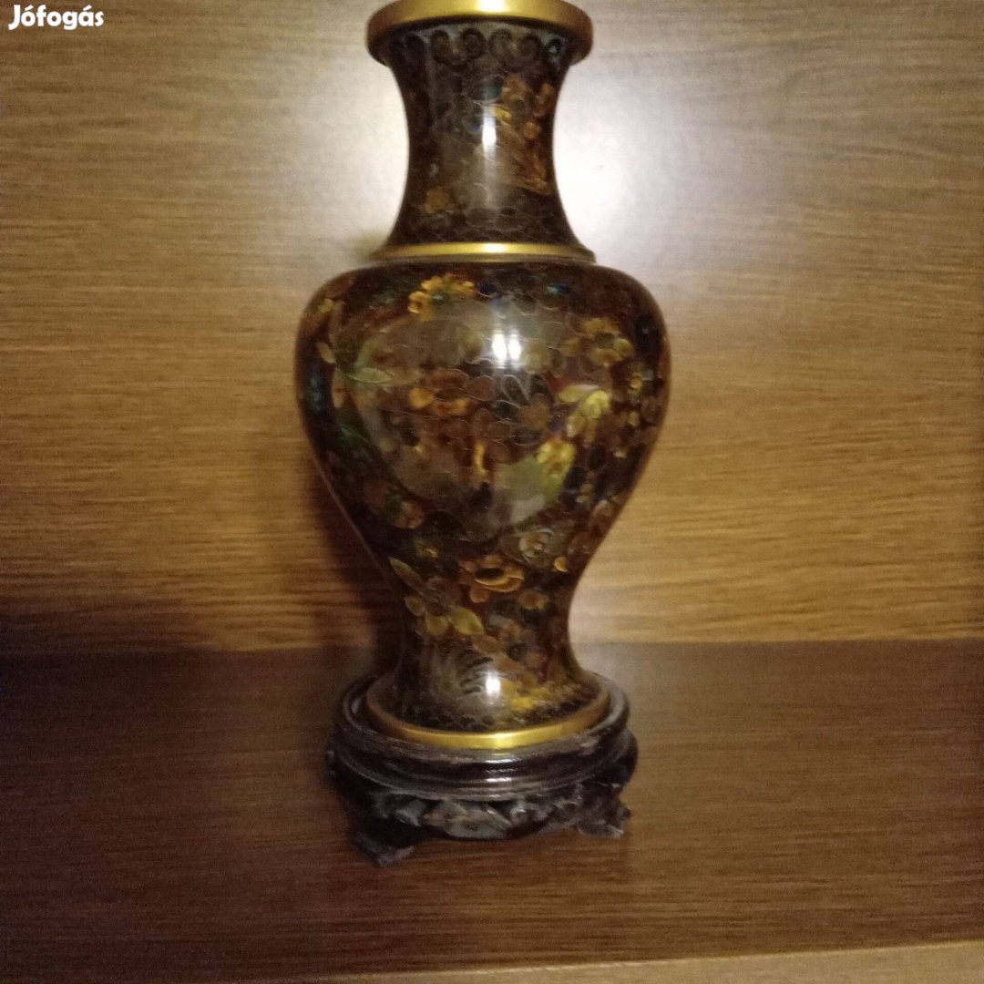 Kinai berakasos váza