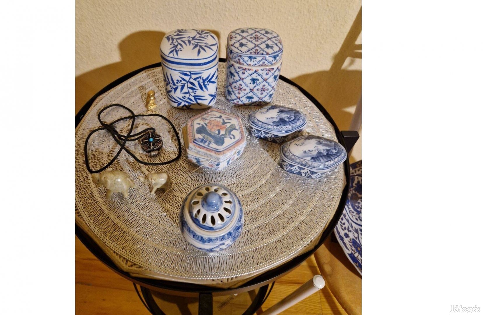 Kínai porcelánok, szelencék, tárolók, szobrok