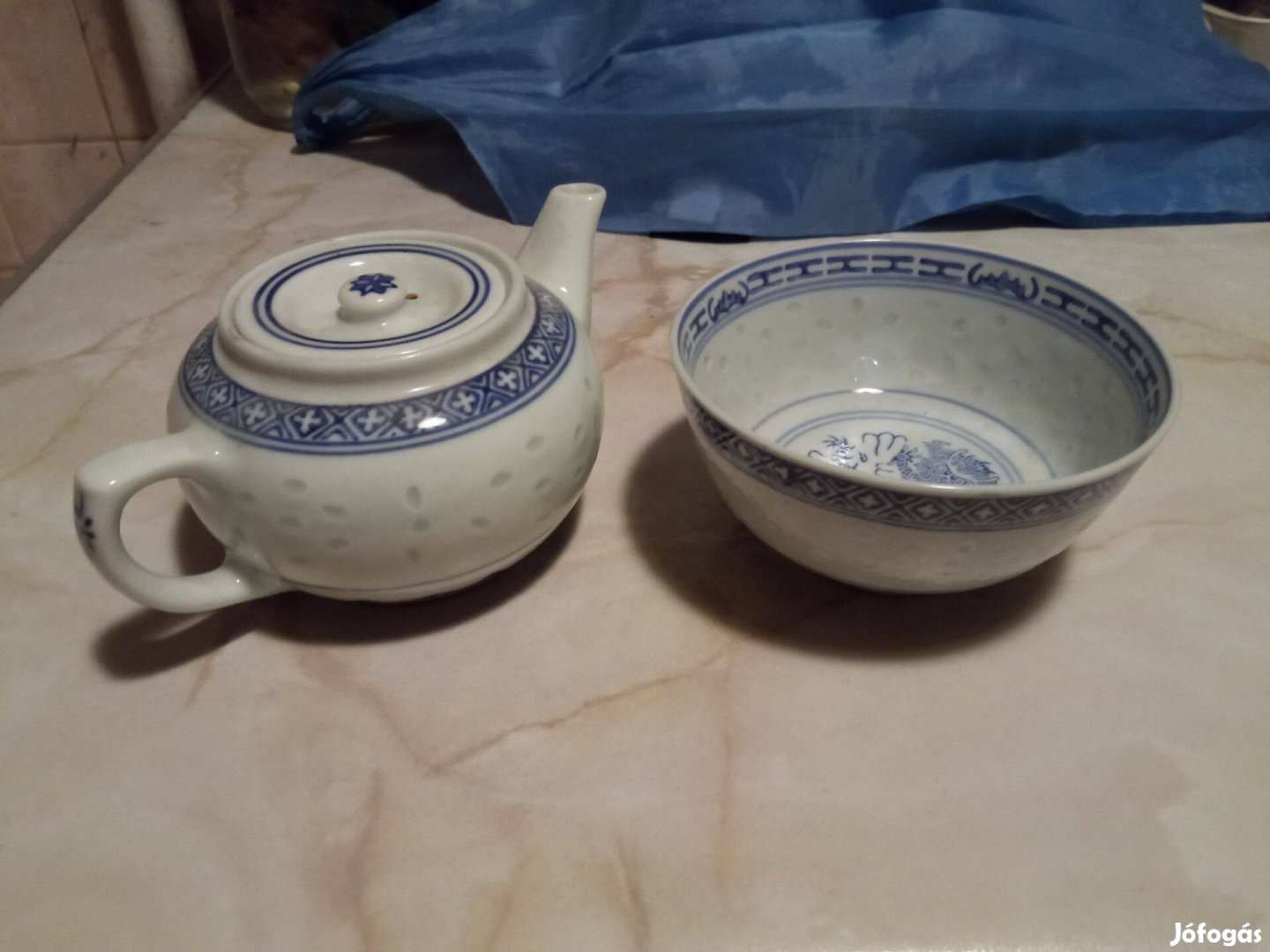Kínai rizsmintás porcelán tálka és kiöntő