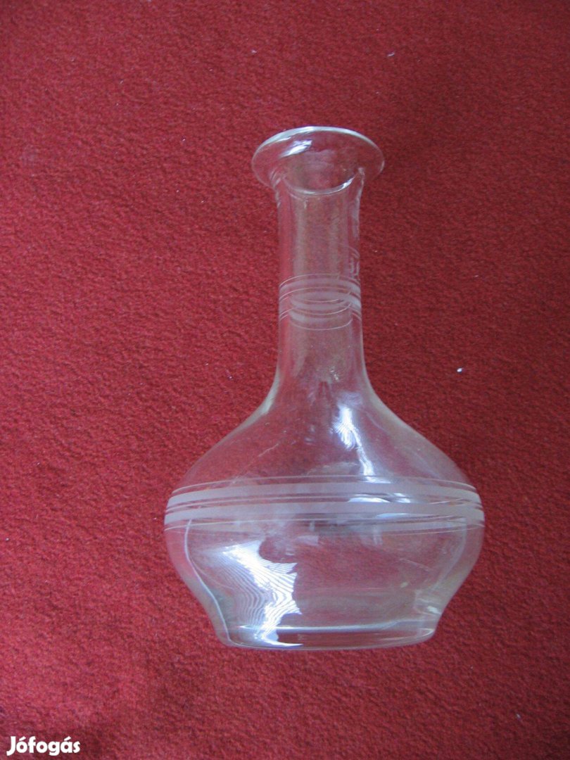 Kínáló üvegpalack, címeres, csiszolt, 0,3 l