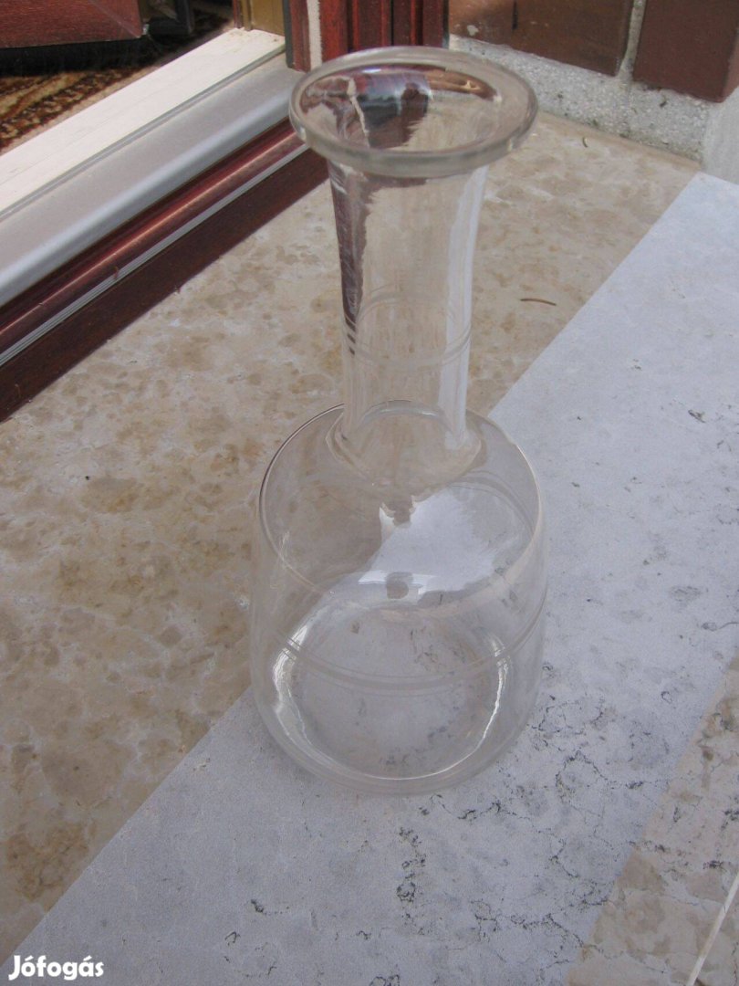 Kínáló üvegpalack, csiszolt, 0,5 l