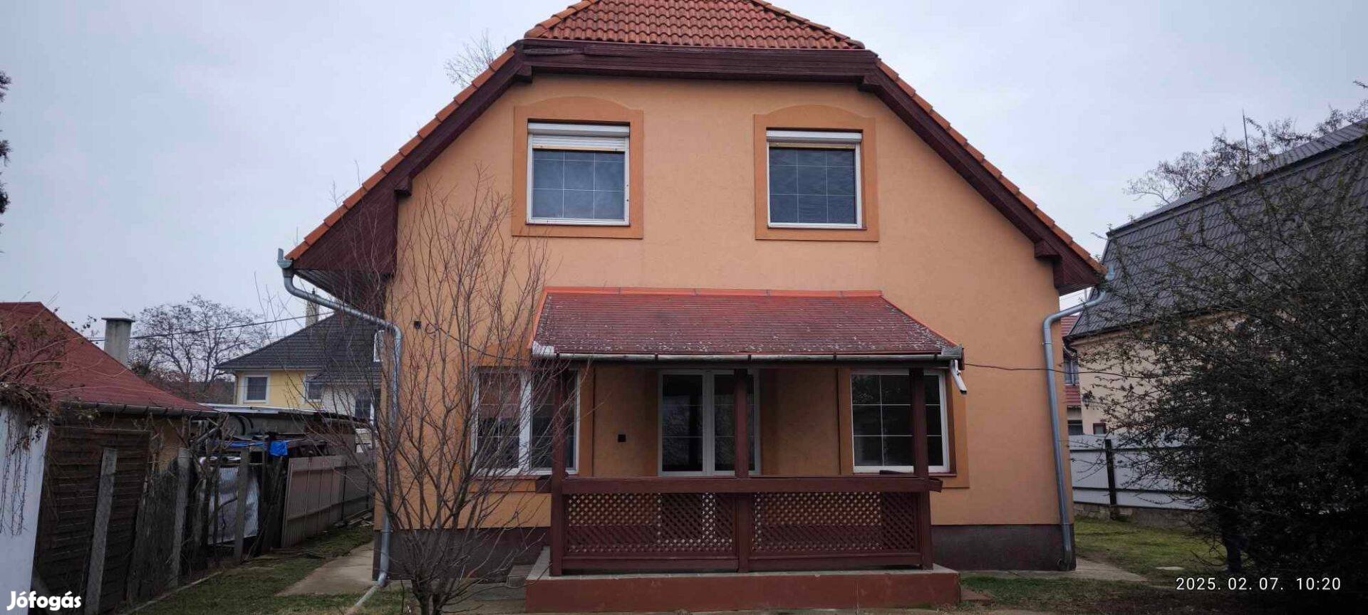 Kincseshegyen 204 m2 nappali 6 szobás családi ház eladó