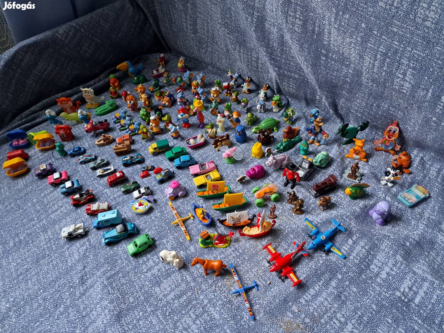 Kinder Tojás , és egyéb figurák/járművek gyűjteménye, 137 db