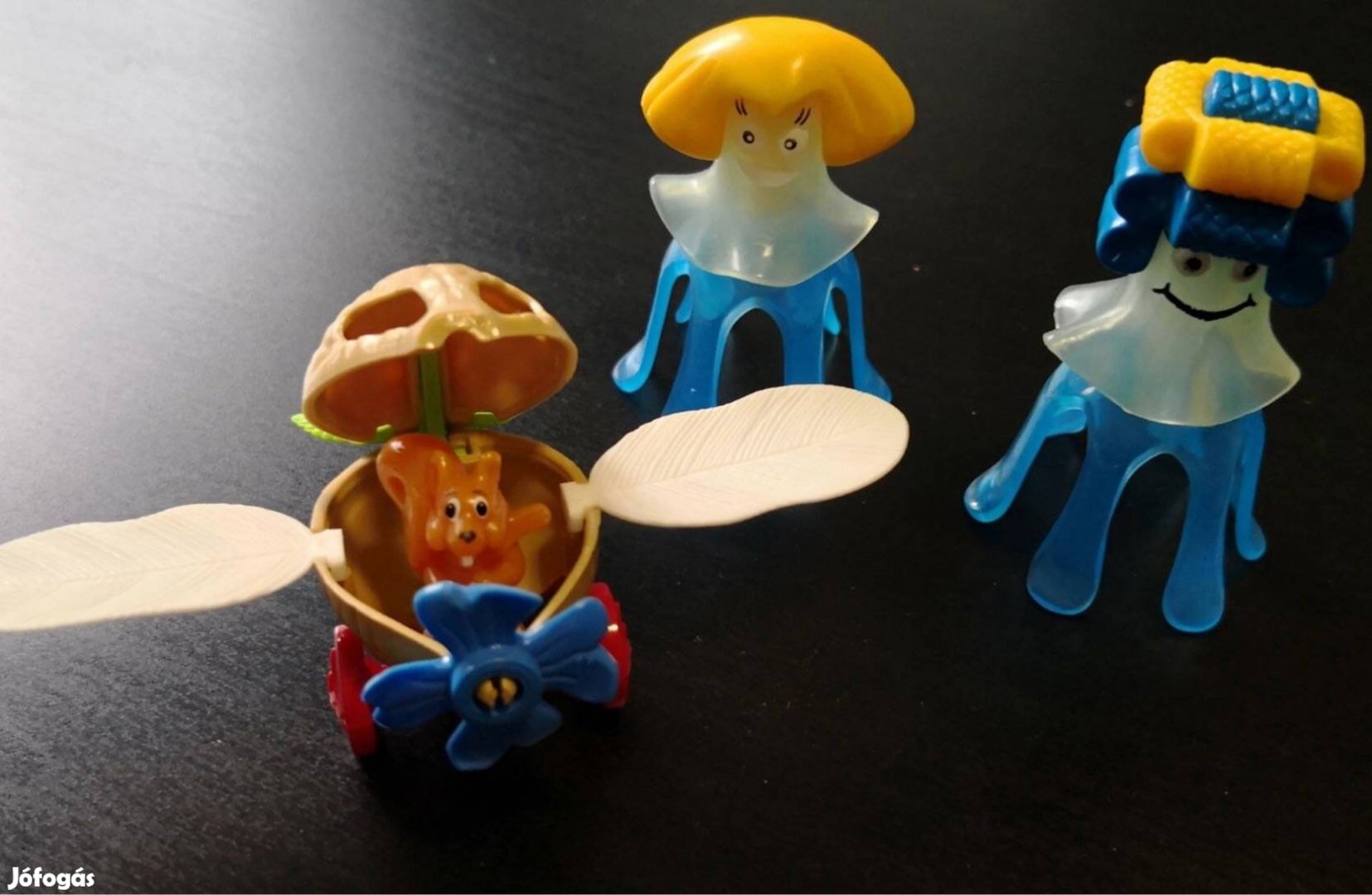Kinder figura: mókus és medúza
